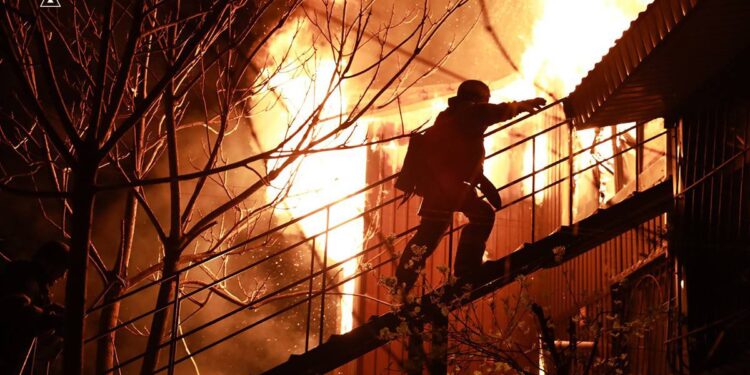 Масована атака російських дронів на Дніпро: є загиблі та поранені, значні руйнування (Фото) 1 Наслідки нічної атаки на Дніпро