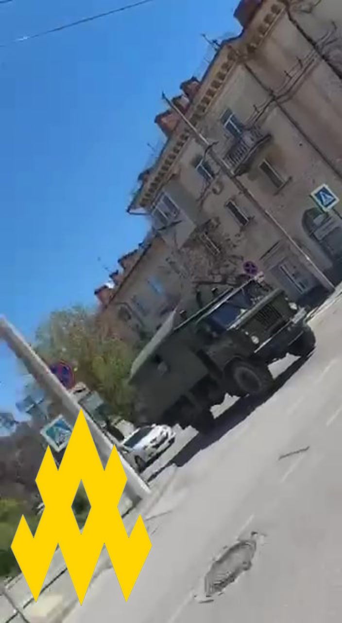 Росіяни у паніці хаотично переміщують техніку в окупованому Криму (Фото) 2 Крим: окупанти хаотично перекидають техніку, виглядає як паніка