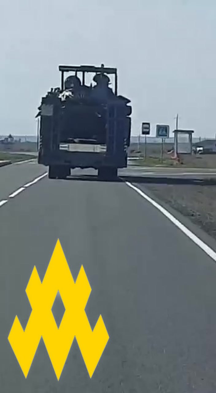 Росіяни у паніці хаотично переміщують техніку в окупованому Криму (Фото) 3 Крим: окупанти хаотично перекидають техніку, виглядає як паніка