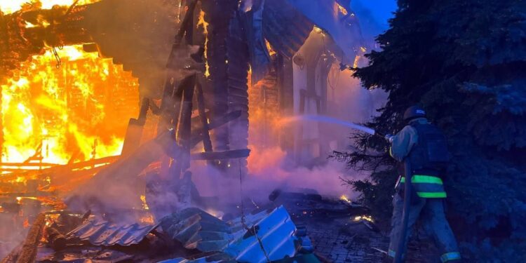 Росія масовано атакувала Дніпро та Харків дронами: є загиблі та десятки поранених 1 Удар по Харкову та Дніпру: Російські дрони вбили людину, поранили 45 осіб