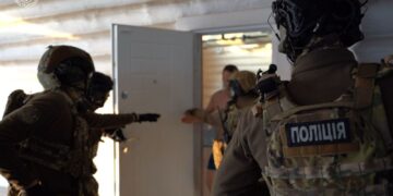 Правоохоронці викрили учасників організованої групи, які ошукали громадян Латвії на мільйони гривень