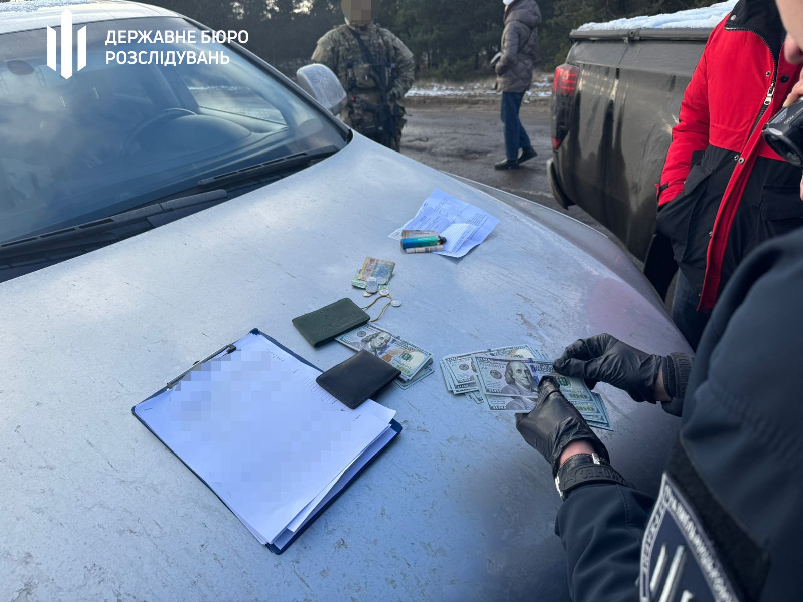 11 Погорів на хабарі: на Рівненщині правоохоронець організував канал втечі ухилянтів до Білорусі