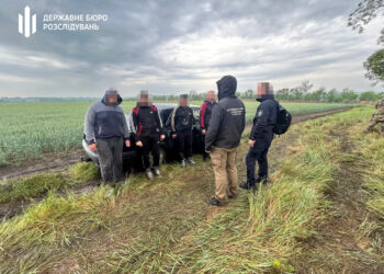 Правоохоронця та його спільника спіймали на оборудках з ухилянтами