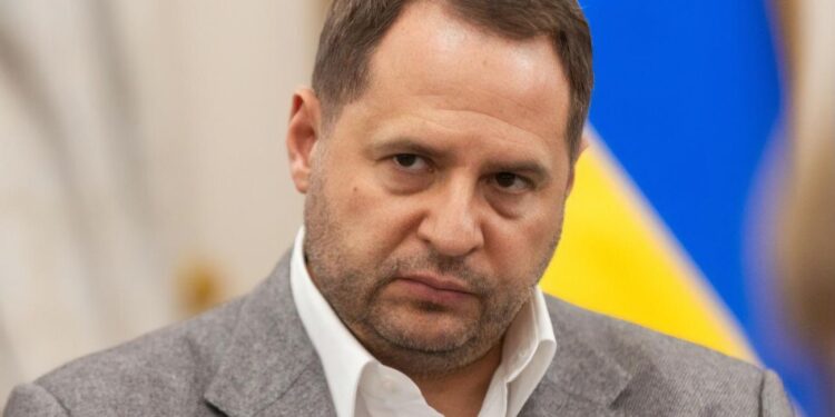 Ермак пообещал Зеленскому скрутить «в бараний рог» Белецкого и Буданова