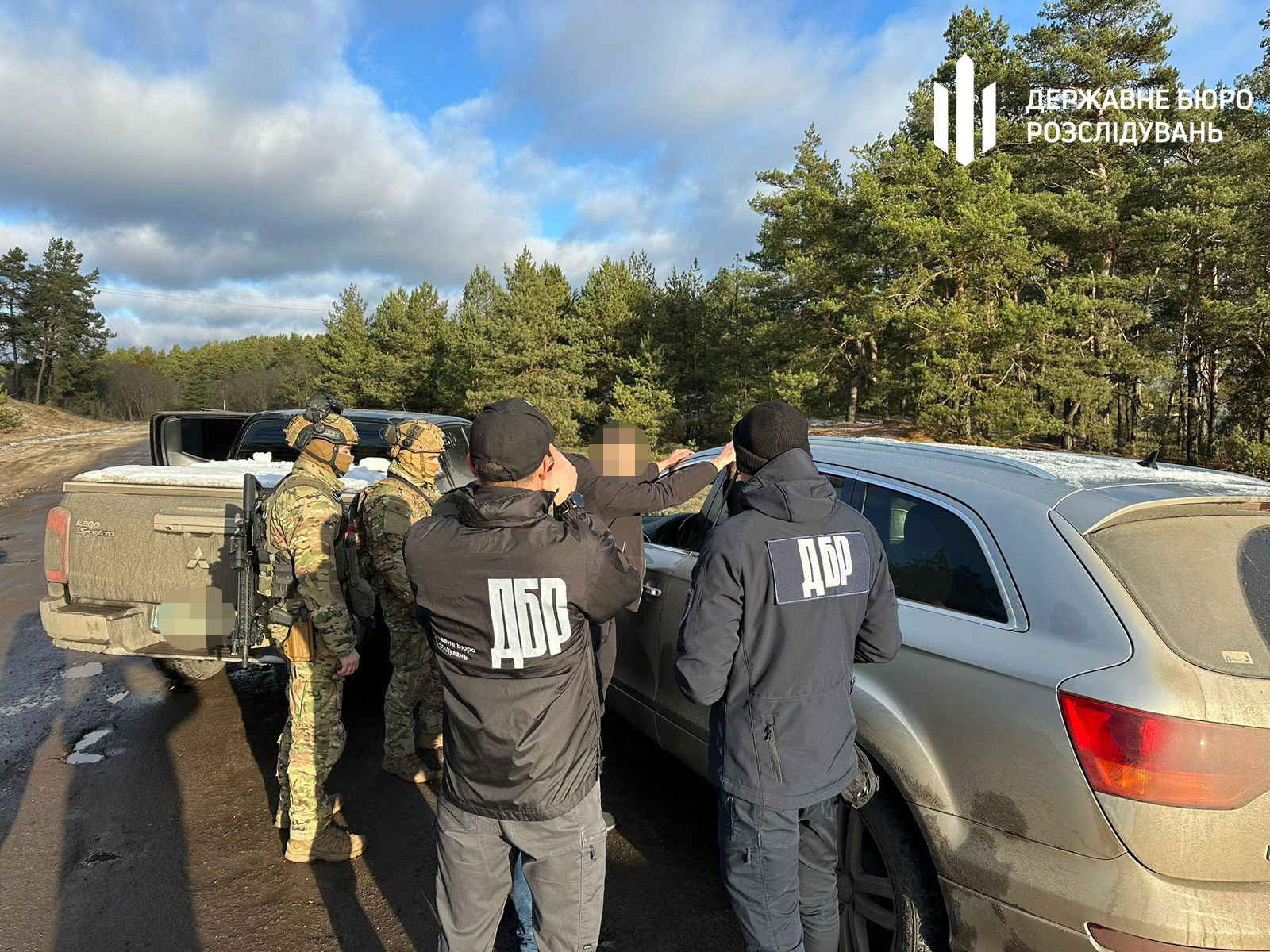 33 Погорів на хабарі: на Рівненщині правоохоронець організував канал втечі ухилянтів до Білорусі