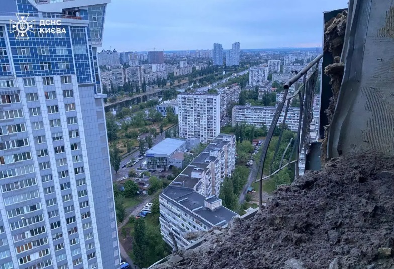 4 Масована атака РФ на Київ: двоє загиблих, восьмеро поранених, серед них четверо дітей (Фото)