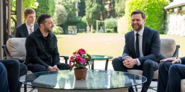 Зеленський і Венс: Від протистояння до пошуку миру в Римі