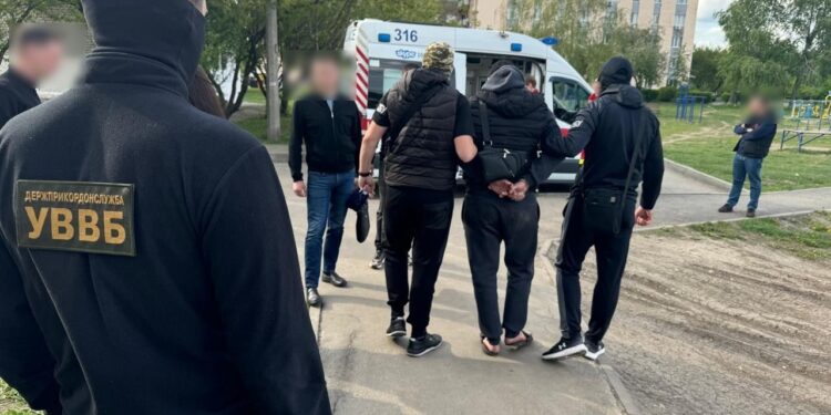 На Харківщині викрито масштабну корупційну схему з "продажу" бронювання 1 Хабар за уникнення призову: на Харківщині затримали організатора схеми