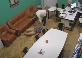 "Підлогові вправи" чиновників КМДА: Скандальні кадри потрапили в мережу