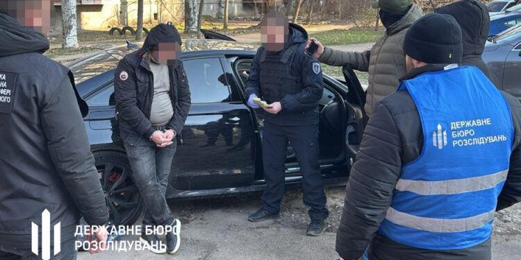 Бізнес "по-миколаївськи": судитимуть ділка, який під ТЦК продавав "звільнення" від призову 1 Під ТЦК "торгував" уникненням призову: У Миколаєві судитимуть ділка