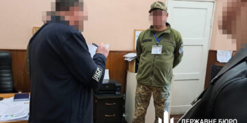 На Прикарпатті викрили посадовця, який дозволив солдату не служити і отримувати гроші