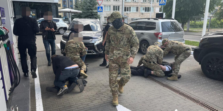 Військовий "заробляв" на втечі ухилянтів за $50 000