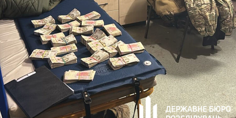 "Заробив" мільйон на фіктивних бойових: на Донеччині затримано командира батальйону 1 Погрожував "нулєм" за відмову платити: на Донеччині затримали командира батальйону
