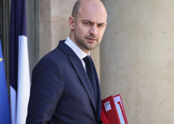 Париж наполягає на "руйнівних" санкціях, щоб перекрити Росії кисень