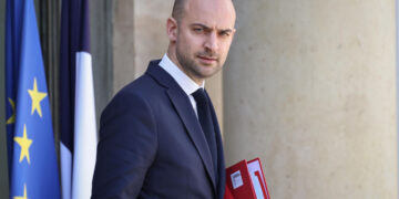 Париж наполягає на "руйнівних" санкціях, щоб перекрити Росії кисень