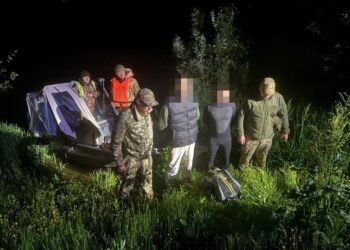 Прикордонники зупинили двох "плавців"-ухилянтів