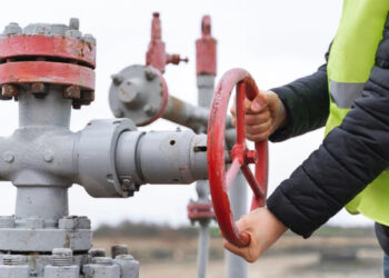 ЄС хоче розірвати газові контракти з Росією