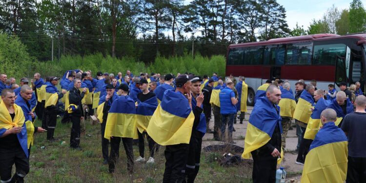З російського полону повернулось 205 захисників України: всі фото, відео звільнених (оновлено) 1 Зеленський розкрив деталі майбутнього обміну полоненими