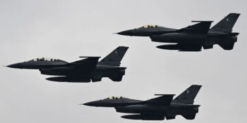 Повітряна війна без перетину кордонів: 125 винищувачів Індії та Пакистану змагалися на відстані понад годину