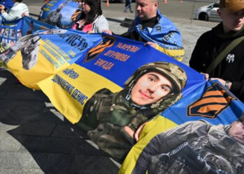 Дружини героїв борються за виживання, поки гроші йдуть "мертвим душам" - скандал із виплатами 6 Як новий закон залишив дружин героїв на призволяще