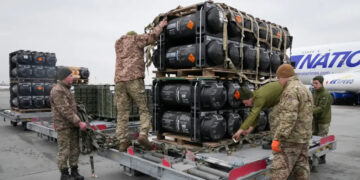 Україна втратила сотні мільйонів доларів через корупцію та невдалі збройові угоди