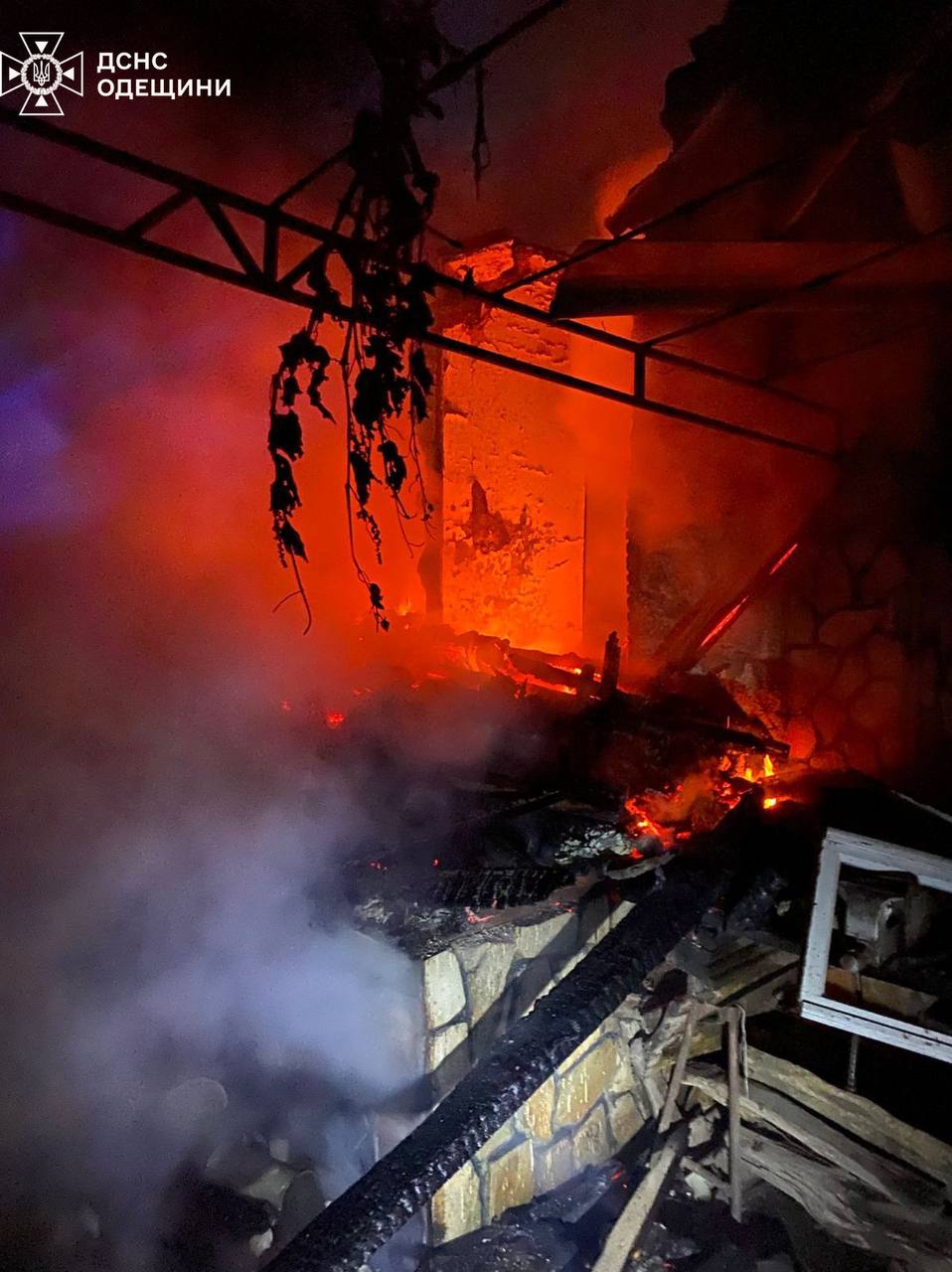 photo 2025 05 26 08 08 18 2 Пожежі, руйнування, поранені: третя ніч поспіль комбінованих атак РФ по Україні (Фото)