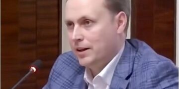 Топ-посадовець НАБУ Олександр Скомаров та його родина – батько з паспортом РФ, сестра працювала на Альперіна, а дружина – на Коломойського