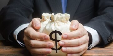 Мільйони гривень за елітне житло та авто: експодатківець Чернігівщини підозрюється у корупції