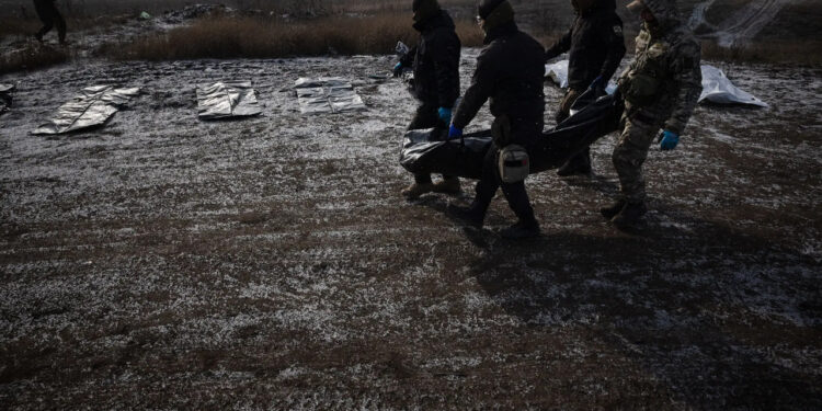 Приголомшлива арифметика війни: Росія втратила мільйон, Україна – 400 тисяч. Що далі?