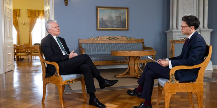 "Коктейль Молотова" замість обіцянок: президент Литви вимагає жорстких санкцій проти РФ 1 Президент Литви: Мерц підірвав довіру Європи, не виконавши обіцянку щодо санкцій проти Росії