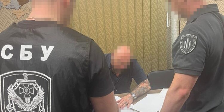 "Спали на золотих ліжках": чиновник обкрав армію на 10 мільйонів 1 Армійські ліжка за ціною елітних меблів: розкрито корупційну схему