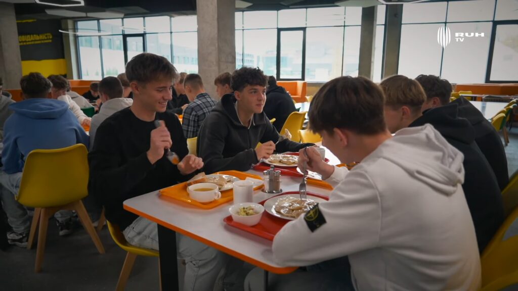 4 obid akademia.jpeg Григорій Козловський про новий тренерський штаб «Руху» - Іван Федик знає наші цінності