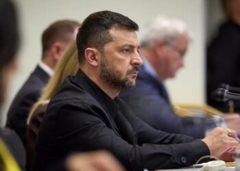 Офіс президента «надуває» рейтинг Зеленського, – політолог