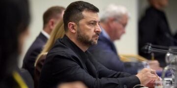 Офіс президента «надуває» рейтинг Зеленського, – політолог