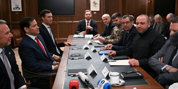 Єрмак зберігає вплив на переговорний процес через Олександра Бевза, - експерт