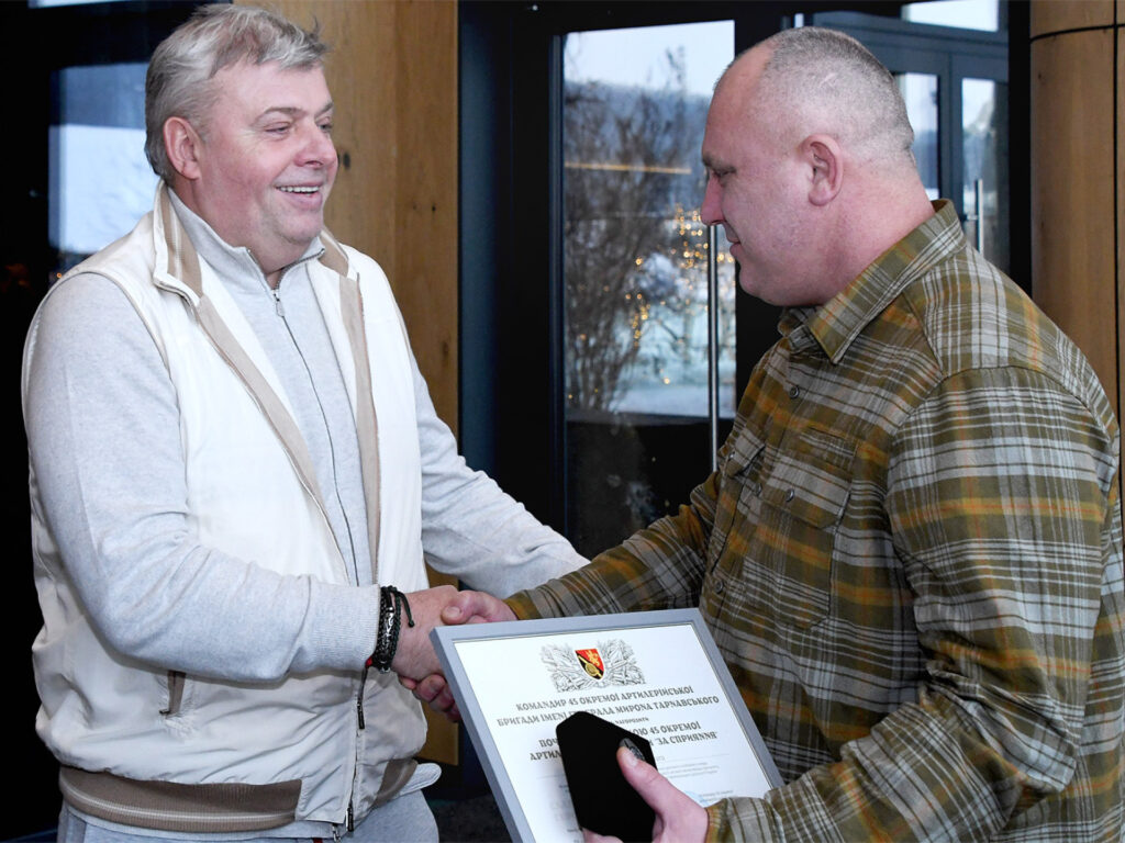 5 Foto2 1 Волонтер и меценат Григорий Козловский получил почетную награду ВСУ
