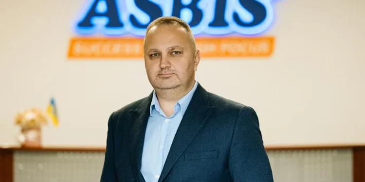 ASBIS: офіційний партнер Apple чи тіньовий партнер паралельного імпорту? 1 Фото: Віталій Мельниченко, директор офіційного дистрибʼютора техніки Apple АСБІС–УКРАЇНА