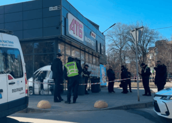 У Чернігові вибух в супермаркеті стався під час відбиття атаки РФ 7 У Чернігові вибух в супермаркеті стався під час відбиття атаки РФ