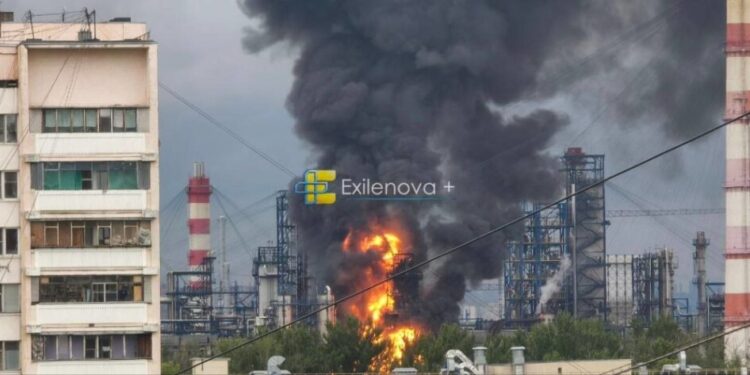 Дрони атакували паливні обєкти РФ: у Москві палає НПЗ, на Кубані горить нафтобаза 1 Дрони атакували паливні об’єкти РФ: у Москві палає НПЗ, на Кубані горить нафтобаза
