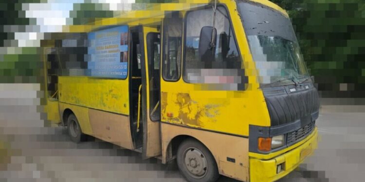 Росіяни атакували маршрутку у Херсоні: загинув чоловік 1 Росіяни атакували маршрутку у Херсоні: загинув чоловік