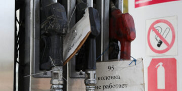 Через удари ЗСУ Росія змушена закуповувати бензин за кордоном – ЗМІ