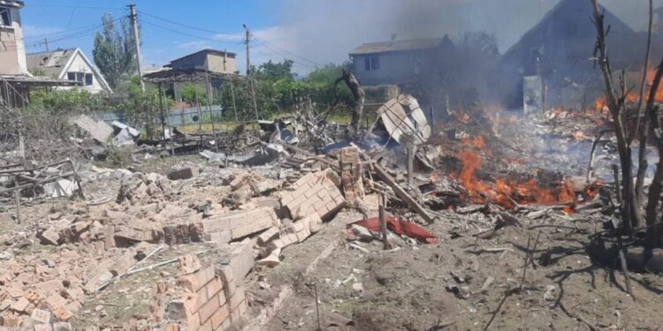 Армія РФ вдарила ракетою по приватному сектору на Одещині: двоє поранених