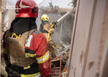Росіяни вдарили по Сумах: пошкоджені будинки та інфраструктура, шестеро поранених