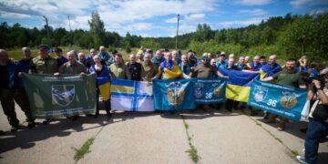 До України з полону повернулось 160 військових – Зеленський