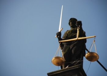 Бив полонених кийками: СБУ оголосила підозру тюремнику з окупованої Луганщини