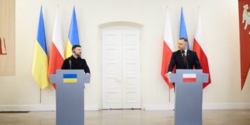 Президент Польщі позбавив Зеленського ордена Білого Орла: з’явилась реакція МЗС