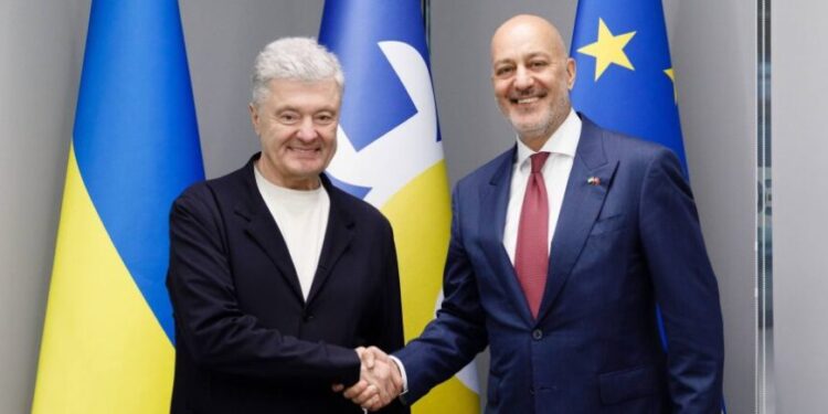 Порошенко обговорив з послом Туреччини безпекову ситуацію у Чорноморському регіоні 1 Порошенко обговорив з послом Туреччини безпекову ситуацію у Чорноморському регіоні