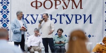 Порошенко у Львові: українці мають усвідомити глобальну силу своєї культури
