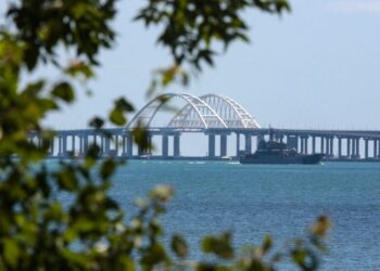 На Кримському мосту утворилися багатокілометрові затори: що відомо