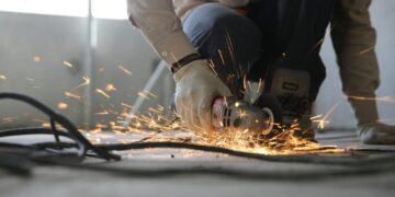Критичний дисбаланс: лише 8% української молоді готові йти у будівництво попри потребу держави – дослідження